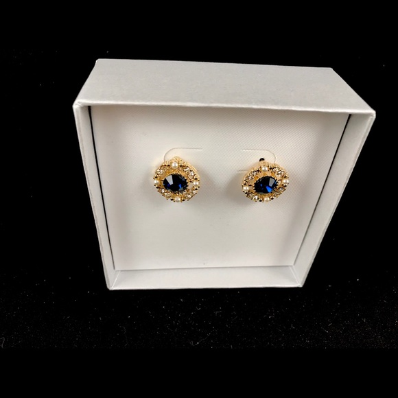 ✅🆕❤️Dark sapphire surrounded by crystal earrings - Picture 3 of 6
